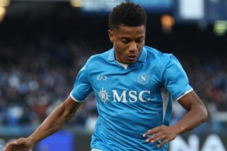 Napoli, Neres infortunato, lesione muscolare. Quando rientra: rischia l'Inter