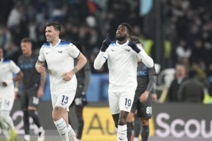 Lazio-Napoli 2-2: gol di Isaksen, Raspadori, Dia e autogol di Marusic