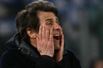 Conte, la frase virale in Lazio-Napoli: "Chi posso mettere?"