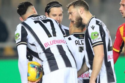 Lucca e il rigore in Lecce-Udinese: ruba il rigore e segna. Runjaic lo sostituisce