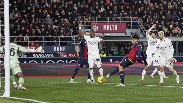 tanti dubbi sui due gol rossoblù, Mariani bocciato