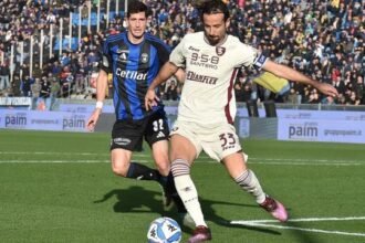 Serie B, il Pisa in 10 stende la Salernitana, Bonini castiga il Brescia. La Cremonese si salva nel finale