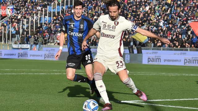 Serie B, il Pisa in 10 stende la Salernitana, Bonini castiga il Brescia. La Cremonese si salva nel finale