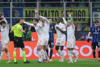 arbitri pronti al Var a chiamata