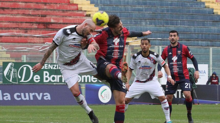 Serie C: Taranto escluso dal campionato, penalizzate Messina, Triestina e Lucchese