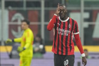 Milan, Gimenez balbetta. E così Abraham sogna il sorpasso