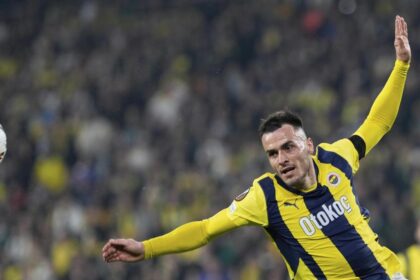 Juve, Kostic riscattato dal Fenerbahce? La trattativa e le cifre