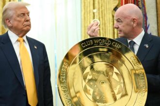 Infantino svela il "magico" trofeo del Mondiale per Club 2025 a Donald Trump