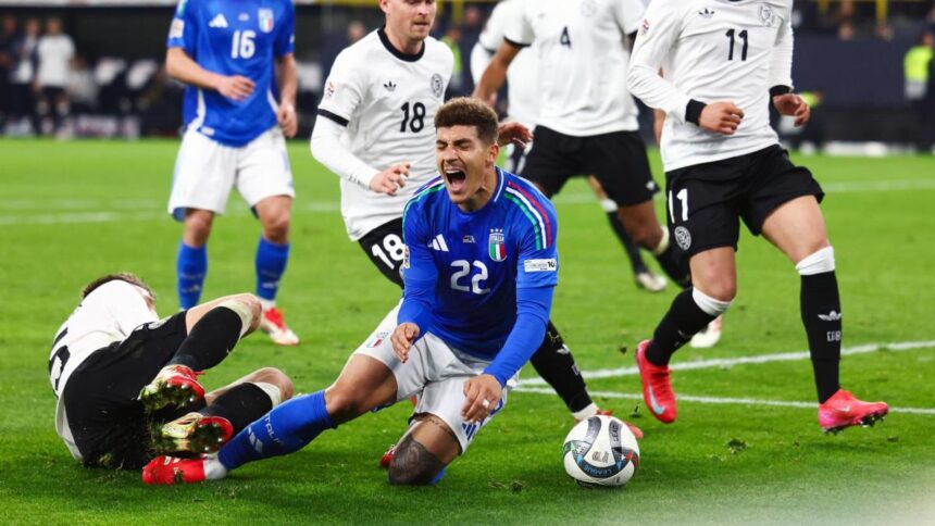 Var, le nuove regole: gli arbitri spiegheranno le decisioni, immagini sullo schermo