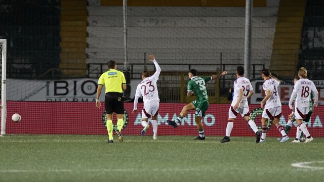 Adzic la decide al 94’. Lescano show, gol dell’ex col Trapani e l’Avellino vola