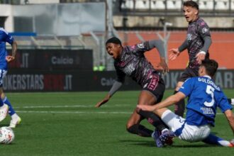 La Fabregas band in vacanza, D'Aversa ringrazia, negato un rigore e gol annullato
