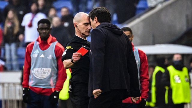 "Squalifica ingiusta, non ho mai toccato l'arbitro". E il suo Lione vince a Bucarest