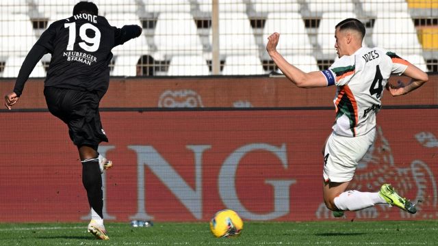 un rigore al 95' beffa Fabregas, Ayroldi severissimo