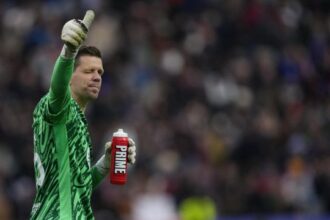 il Bayern avvisa l'Inter, il Liverpool beffa il Psg. Szczesny para tutto, il Barcellona vince in dieci