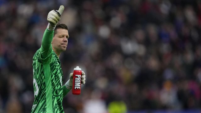 il Bayern avvisa l'Inter, il Liverpool beffa il Psg. Szczesny para tutto, il Barcellona vince in dieci