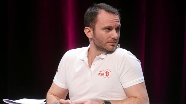 il Ceo di Thether lancia l’acronimo “MJGA” e sogna la coppia Zidane-Del Piero