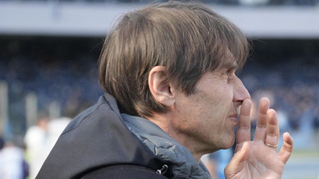 De Laurentiis si muove per accontentare Conte, ma l’idea Gatti fa infuriare i tifosi