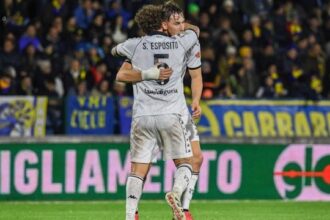 Serie B, lo Spezia ribalta il Pisa con i fratelli Esposito, Wisniewski dall'autogol al trionfo. E i liguri vedono il secondo posto