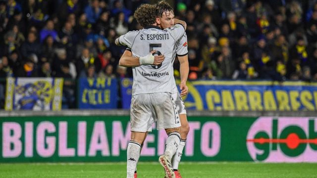 Serie B, lo Spezia ribalta il Pisa con i fratelli Esposito, Wisniewski dall'autogol al trionfo. E i liguri vedono il secondo posto