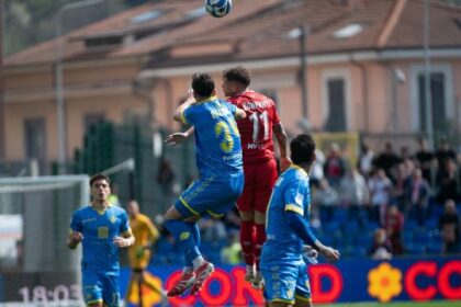la Juve Stabia batte il Cesena e continua la corsa play off, rimonta Carrarese contro il Bari