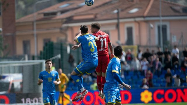 la Juve Stabia batte il Cesena e continua la corsa play off, rimonta Carrarese contro il Bari