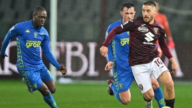 decisivo un lampo di Vlasic, deludono Ricci ed Elmas. D'Aversa a rischio