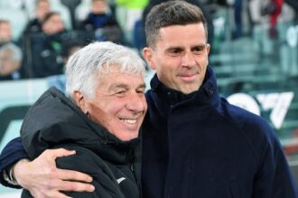 Thiago Motta polemizza per il rigore, spunta l'abbraccio scudetto tra Gasperini e Lookman