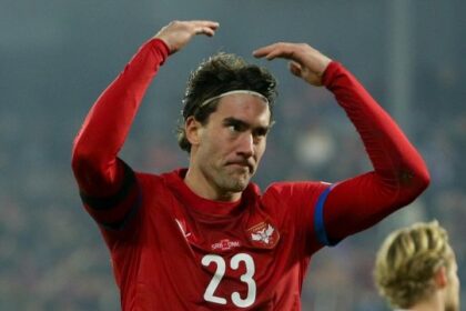 Vlahovic nuovo flop, attacco di panico per Arnautovic