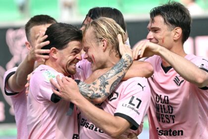 Serie B, Palermo-Sassuolo 5-3, Catanzaro-Bari 3-3