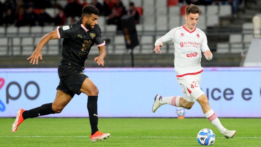 Serie B, Bari-Palermo 2-1: gol di Maggiore, Pohjanpalo e Simic