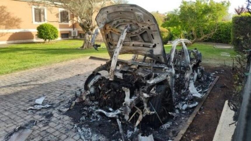 L'auto di Panucci incendiata a Roma. Atto di teppismo dopo un tentativo di furto?