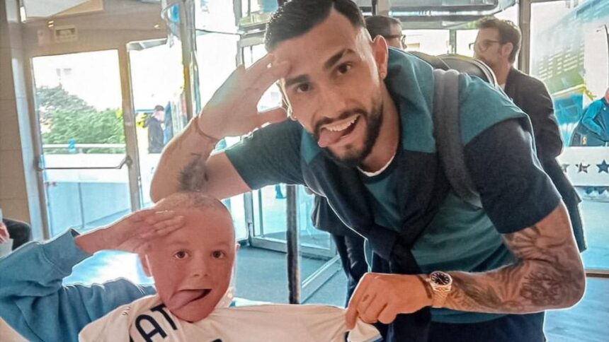 Anche Castellanos esulta per Emanuele: la linguaccia del supereroe