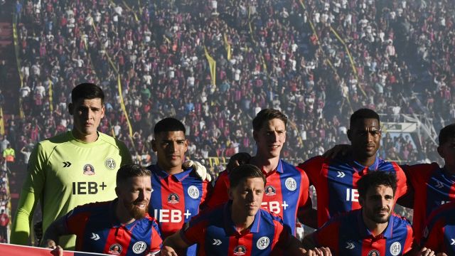 vergogna San Lorenzo, bombe in campo nel giorno delle esequie di Bergoglio