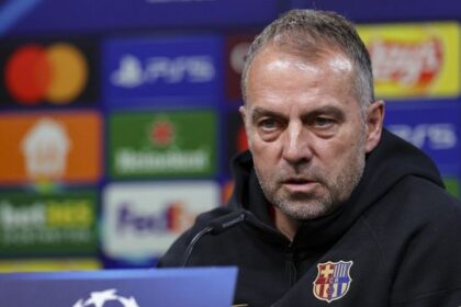 Flick bacchetta gli scontenti, avvisa l'Inter e rivela sostituto Lewandowski