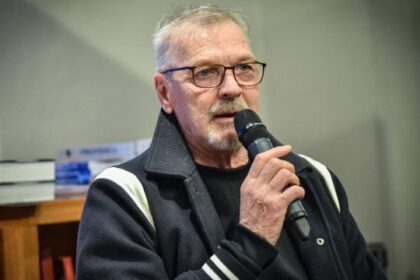 Tacconi in visita al murales di Maradona, la foto di un abbraccio storico e l'emozione del popolo