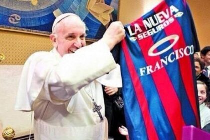 La morte di Papa Francesco, l'ultimo omaggio del San Lorenzo e l'insolita coincidenza sulla sua tessera