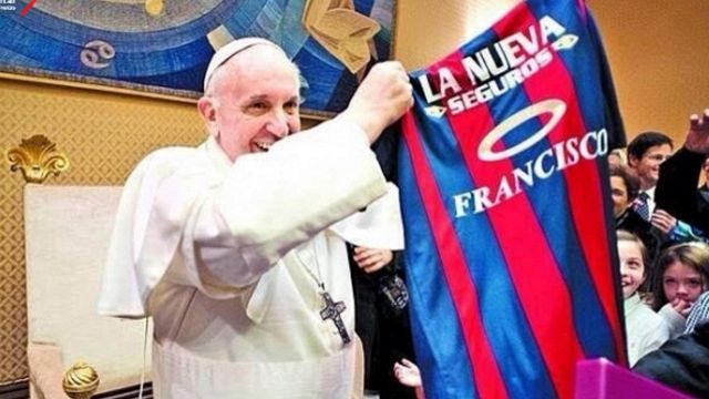 La morte di Papa Francesco, l'ultimo omaggio del San Lorenzo e l'insolita coincidenza sulla sua tessera