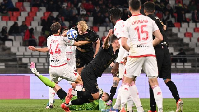 rosanero scippati dall’arbitro, il gesto clamoroso dei tifosi pugliesi