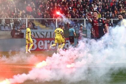 rosso dubbio a Otoa, Mandas colpito da un fumogeno e gara sospesa 5’