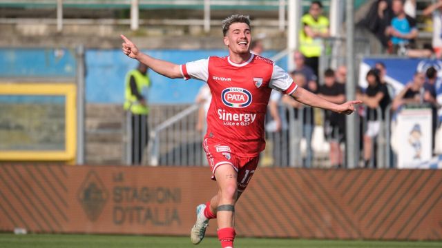 il Mantova vince in rimonta a Brescia, il Frosinone beffa il Cosenza nel finale