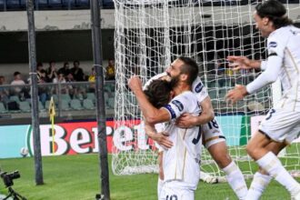i rossoblù espugnano il Bentegodi e si avvicinano alla salvezza