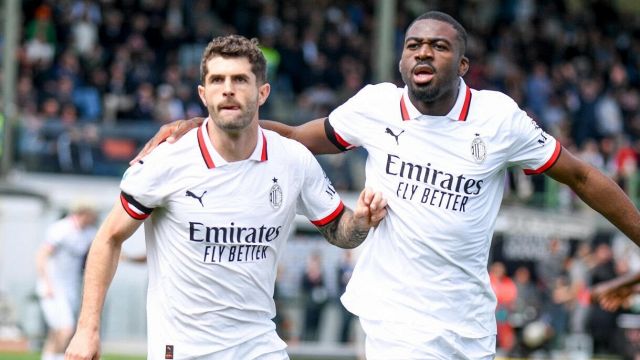 Pulisic decisivo, Gimenez ritrova il gol ma che spaventi per il Diavolo