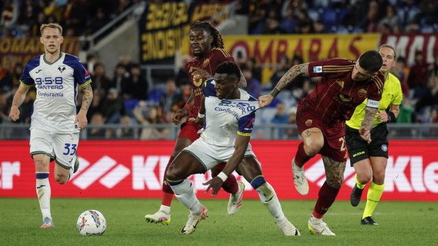 le proteste sul penalty e il rosso mancato