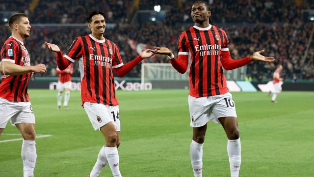 Leao surfa, Theo ritrova il binario, Lucca in gabbia