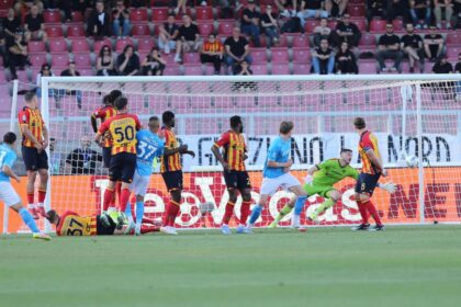 Lecce-Napoli 0-1: gol di Raspadori