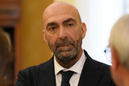 Serie B, Tifoso picchiato innanzi al figlio. Il sindaco di Bari: "Sconcertato