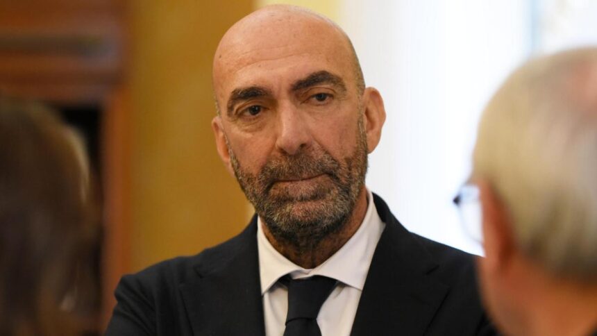 Serie B, Tifoso picchiato innanzi al figlio. Il sindaco di Bari: "Sconcertato