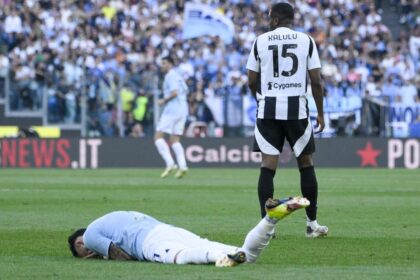 Kalulu, rosso diretto per fallo di reazione su Castellanos in Lazio-Juve