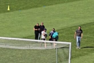 Proteste dei tifosi Samp a Bogliasco: fanno togliere le maglie ai giocatori