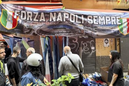 Napoli-Cagliari, città in apnea per la partita scudetto